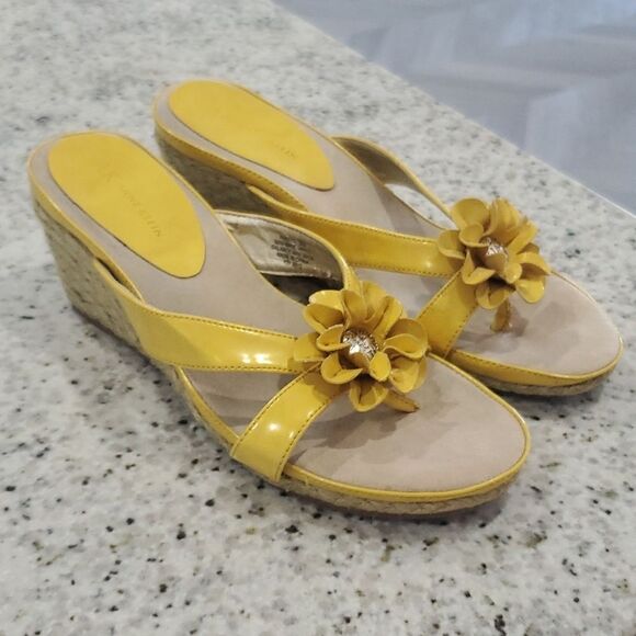 Anne Klein, AK Pris Yellow Floral Wedge,  Size 9m - Picture 1 of 10